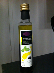 Vinaigrette allégée, vinaigre balsamique et huile d'olive vierge extra, note de basilic