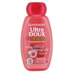 Ultra Doux Enfants, shampooing 2 en 1 a la cerise et amande douce, demelage facile cheveux longs, Le flacon de 250ml