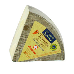 Produit de Terroir - Tomme de Savoie au lait cru 28% de matieres grasses, a base de lait cru entier.