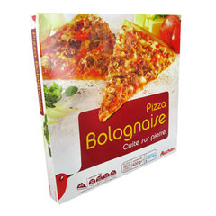 Pizza bolognaise Cuite sur pierre avec puree de tomates, viande de boeuf et oignons.