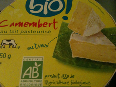 Camembert au lait pasteurisé onctueux, produit issu de l'agriculture biologique