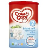 Cow & Gate infantile Lait pour bébés affamés de l'étape 2 du nouveau-né 6 x 900g