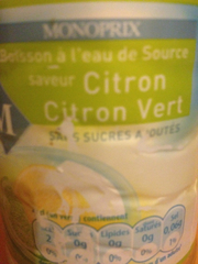 Eau de source aromatisée au citron, sans sucres ajoutés