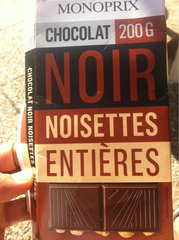 Chocolat noir aux noisettes enti}res