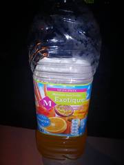 Boisson Exotique à l'eau de source, à base de jus d'orange, de pomme, de mangue et de fruit de la passion