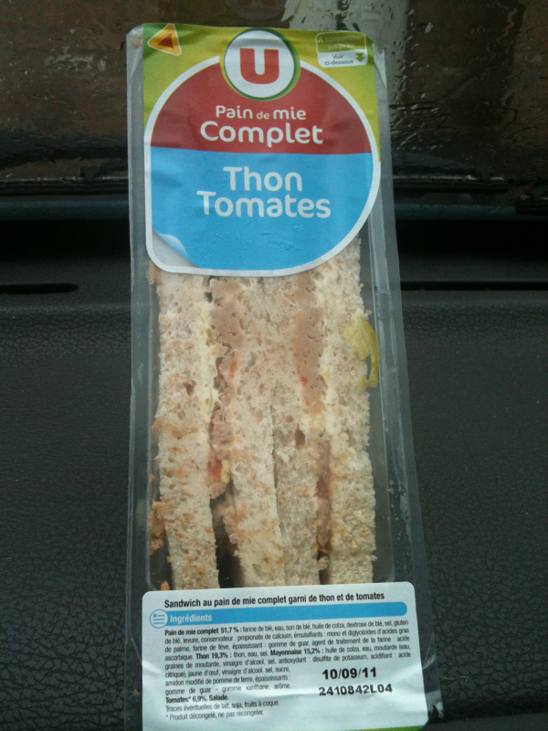 Sandwich pain complet, thon et tomates U, 140g