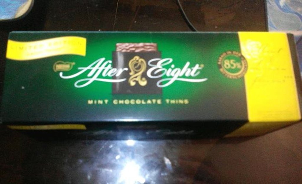 Chocolat noir fourré à la menthe AFTER EIGHT : la boite de 300g à