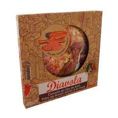 Pizza Diavola Garnie de Speck et de Salami piquant.